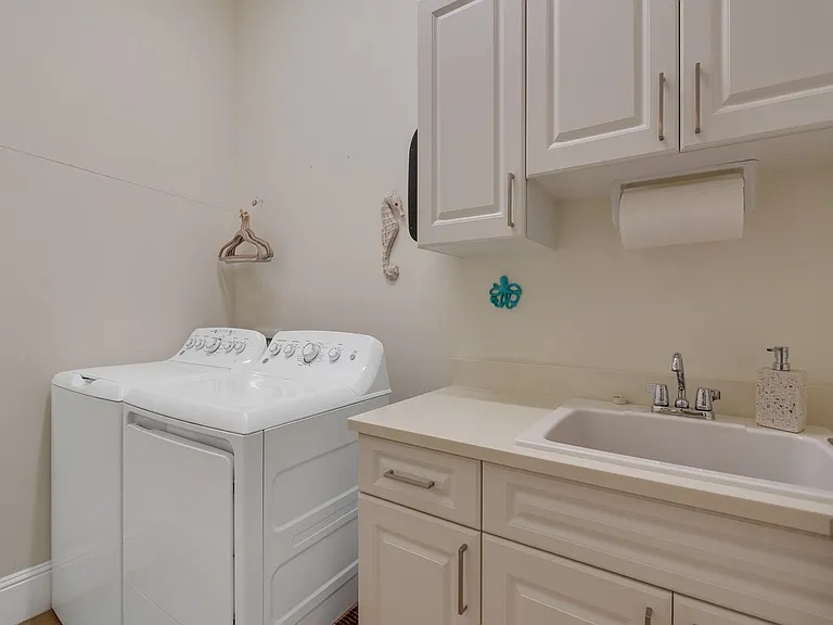 2010 Bridgepointe Cir #102 — Photo 21