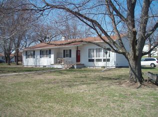 128 Sherwood Dr, Geneseo, IL 61254