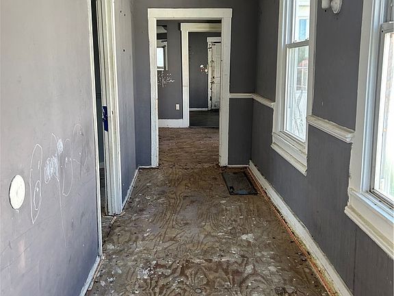 3rd image of 1135 Chartres Street