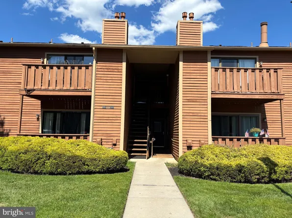 303 Woodhollow Dr, Evesham, NJ 08053