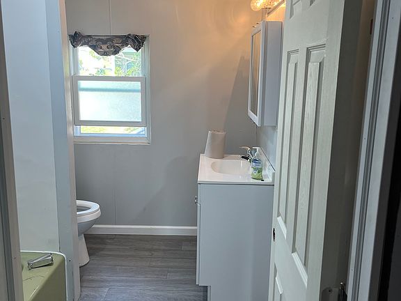 2ND FLOOR BATHROOM