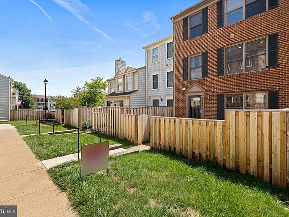 3rd image of 7644 Jordon Hollow Ct