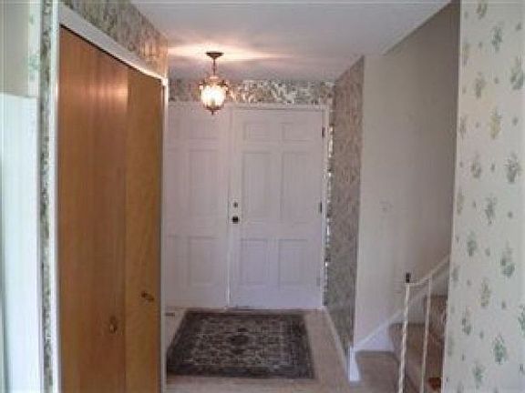 3rd image of 325 Royal Oak Blvd
