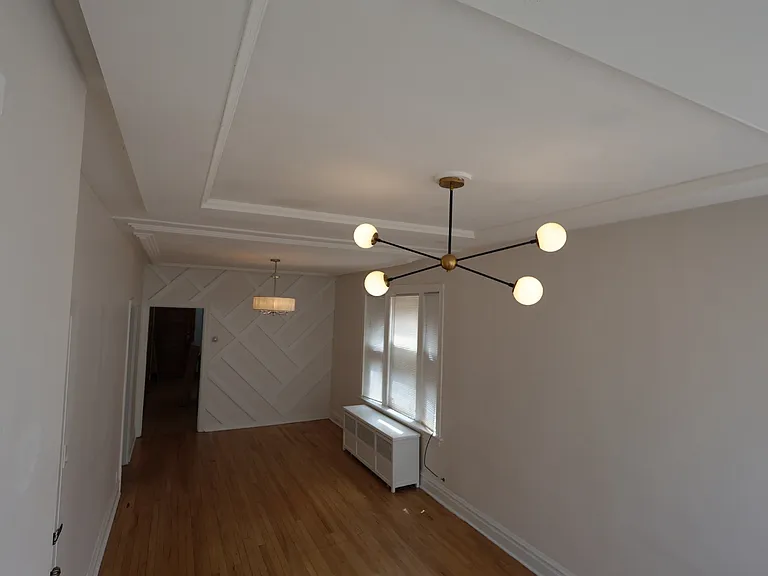 4437 S Artesian Ave #1 — Photo 1