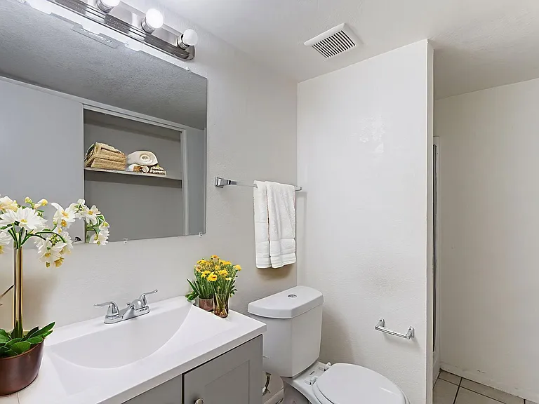 3222 W Indian School Rd — Photo 126