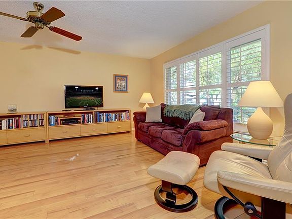 4th image of 2861 Thistle Ct N