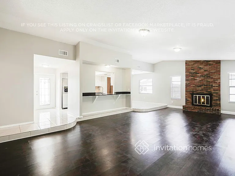 1304 Village Ct — Photo 5
