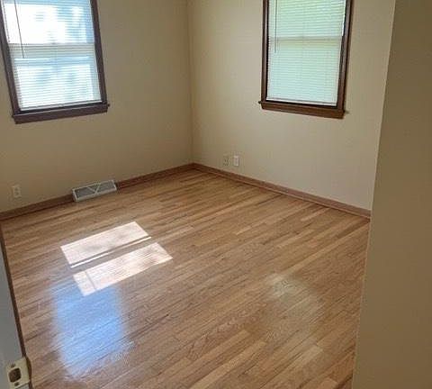 5th image of 9603 Binney St