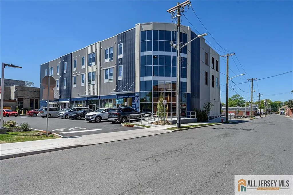 Building Photo - 202-208 W 7th St #2F