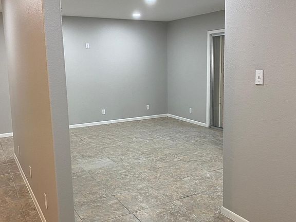 4th image of 4637 Janssen Dr