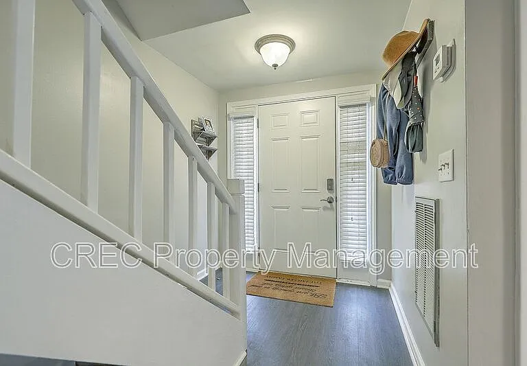 2065 Emerald Ter — Photo 2