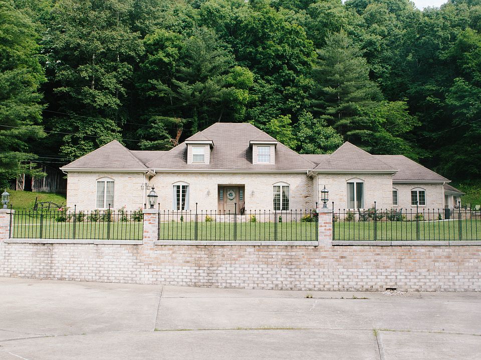 1st image of 200 Radnor Dr