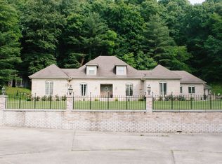 200 Radnor Dr, Oil Springs, KY 41256
