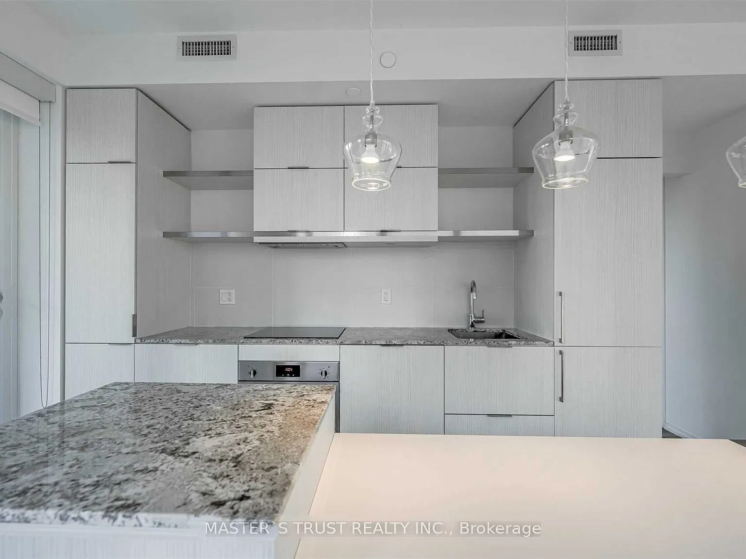 3 bed, $1,275 — Photo 4