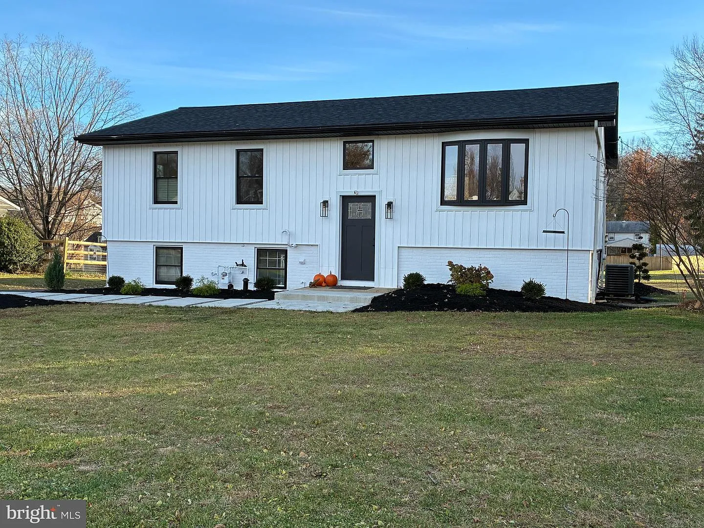 60 Waverly Ave photo 1
