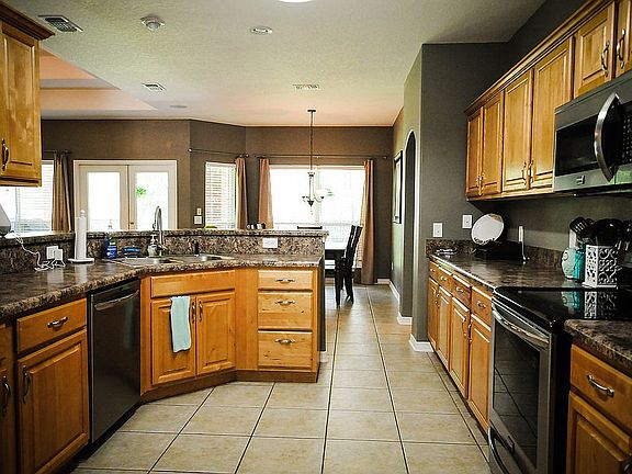 4th image of 1617 Champagne Ave