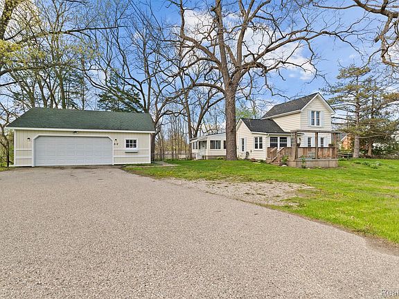 2nd image of 212 Brighton Lake Rd