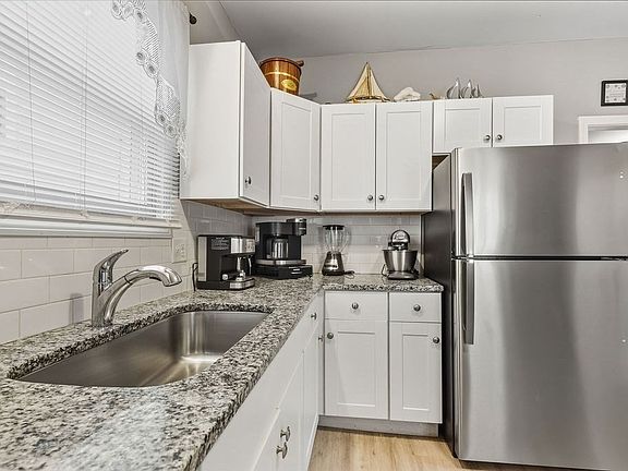 4th image of 271 Mulberry St