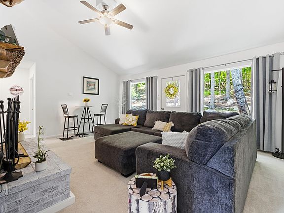 5th image of 294 Congers Ln