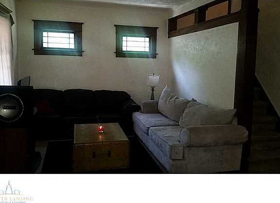 3rd image of 228 Clifford St