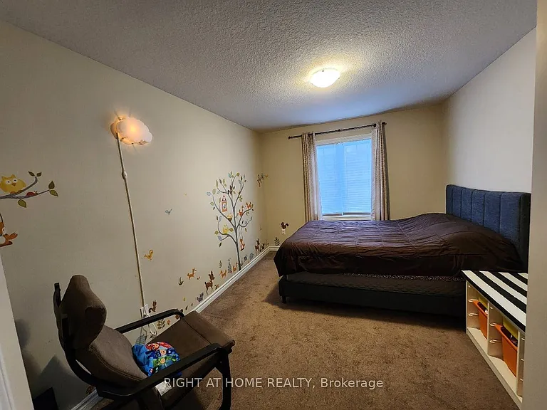 49 Curzon Cres — Photo 15
