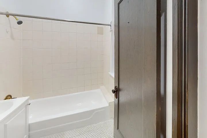 5429 S Woodlawn Ave — Photo 10