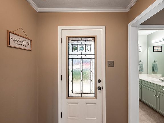 2nd image of 106 N Hills Cir