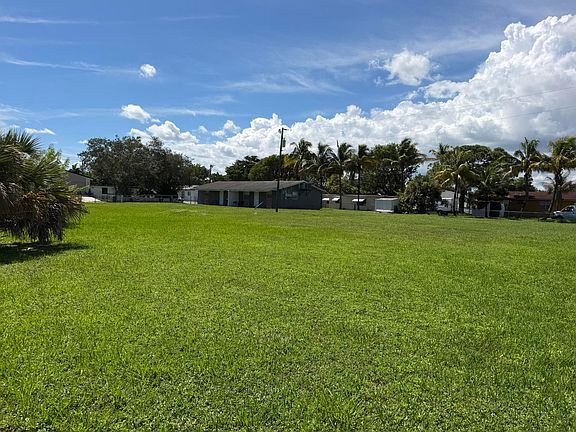 3rd image of 4041 SW 52ND Street