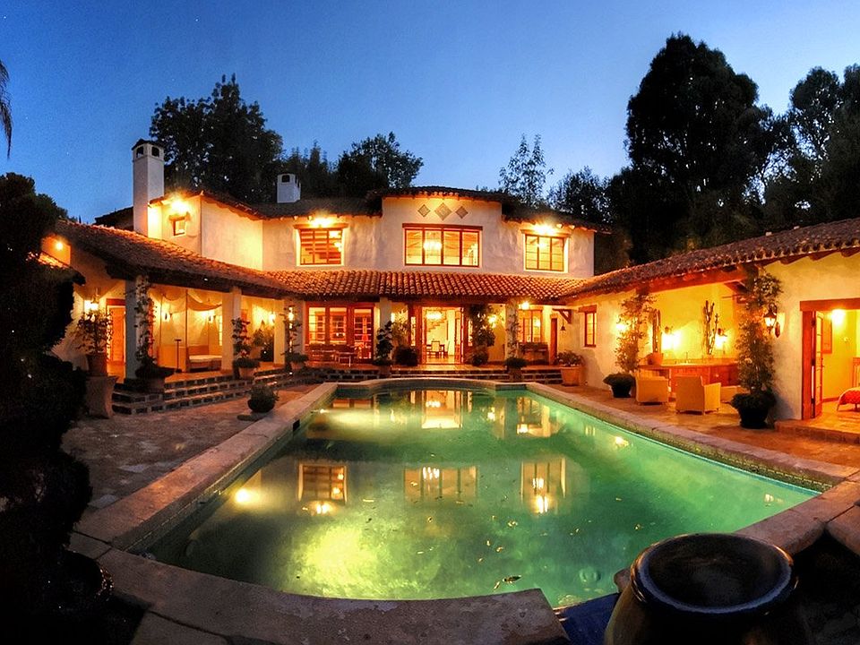 1st image of 4876 Brewster Dr