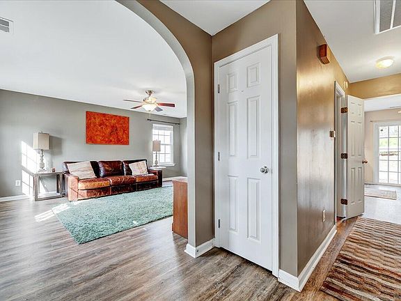 4th image of 217 Morning View Ct