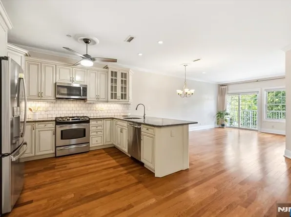 1206 Rio Vista Ln, Northvale, NJ 07647