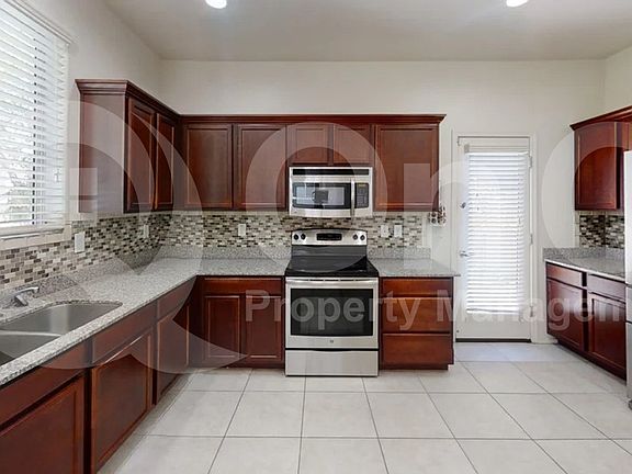 4th image of 2694 N 73rd Dr