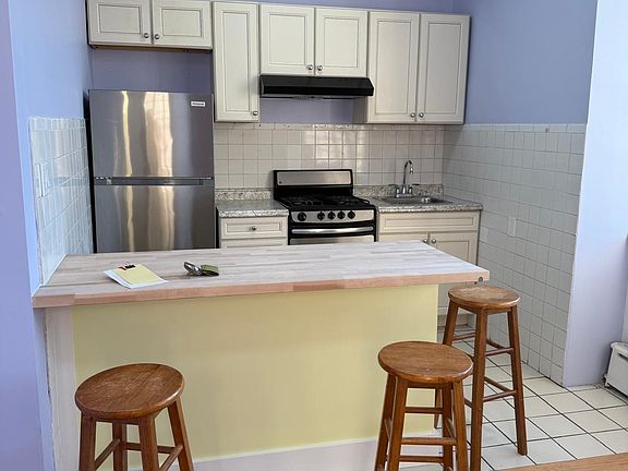 4th image of 3306 Hudson Ave #3