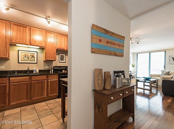 2nd image of 1250 N La Salle Dr APT 501
