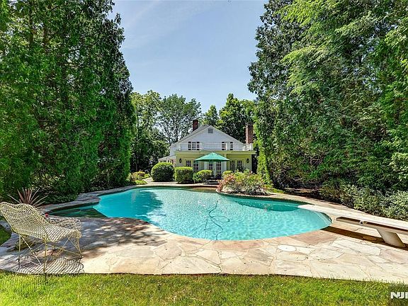 2nd image of 164 E Saddle River Rd