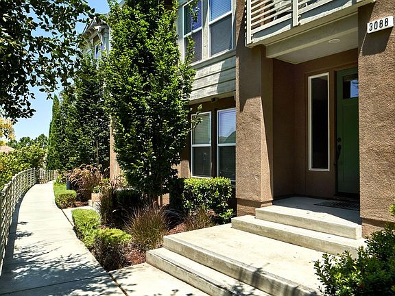 3rd image of 3088 Aralia Ln