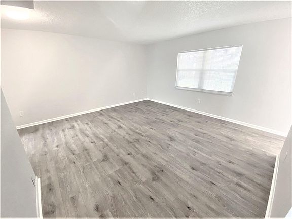 4th image of 150 41st Ave N #305
