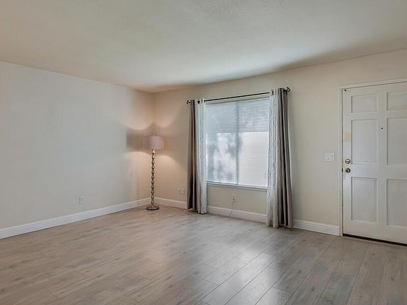 3rd image of 2773 Larkspur Ln
