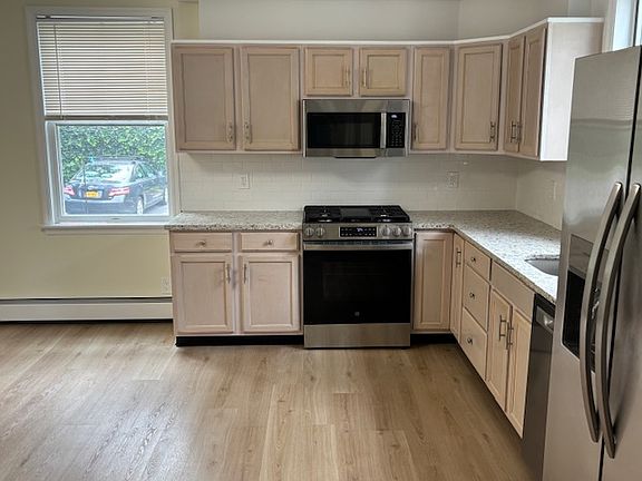 3rd image of 24 Oakwood Ave Floor 1