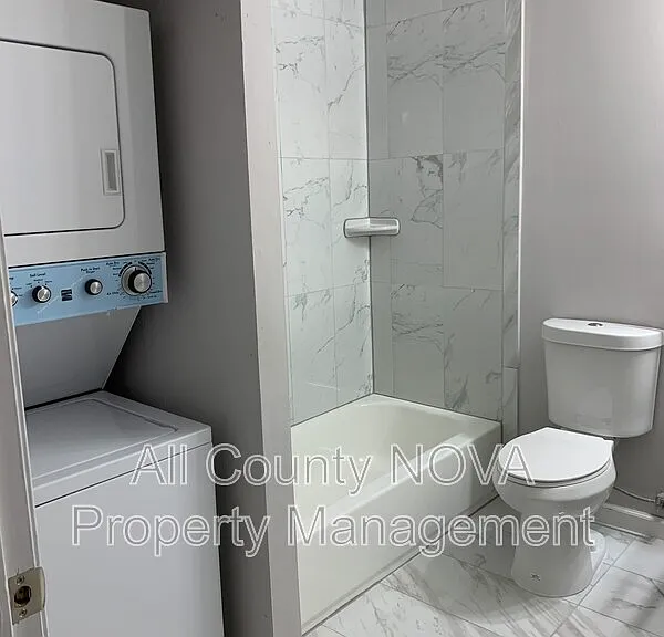 1611 Carriage House Ter #D — Photo 10