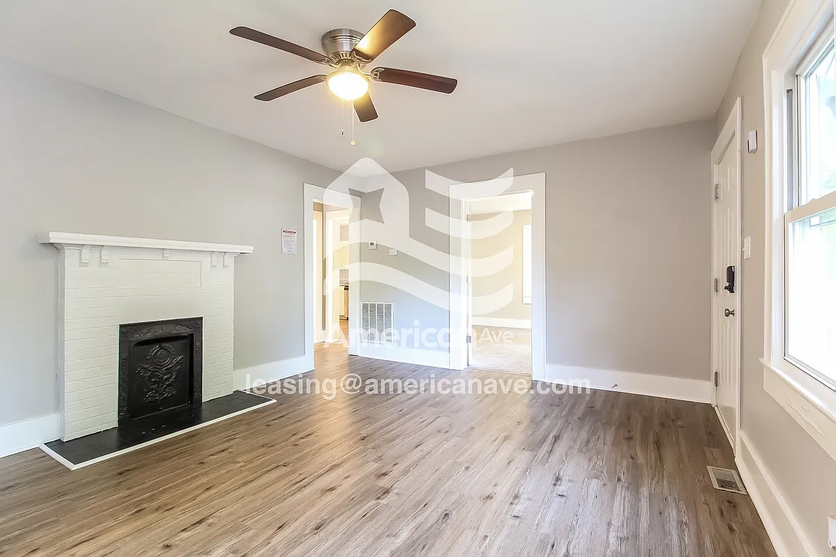 1454444_002_living_room_2.jpg - 105 Phillips St