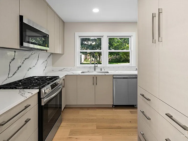 463 Longfellow Ave — Photo 8