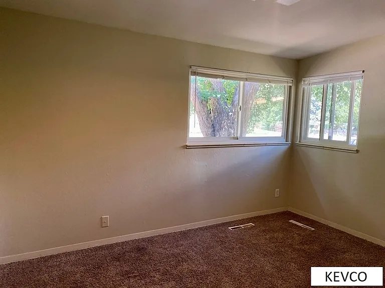 727 W Prospect Rd — Photo 10