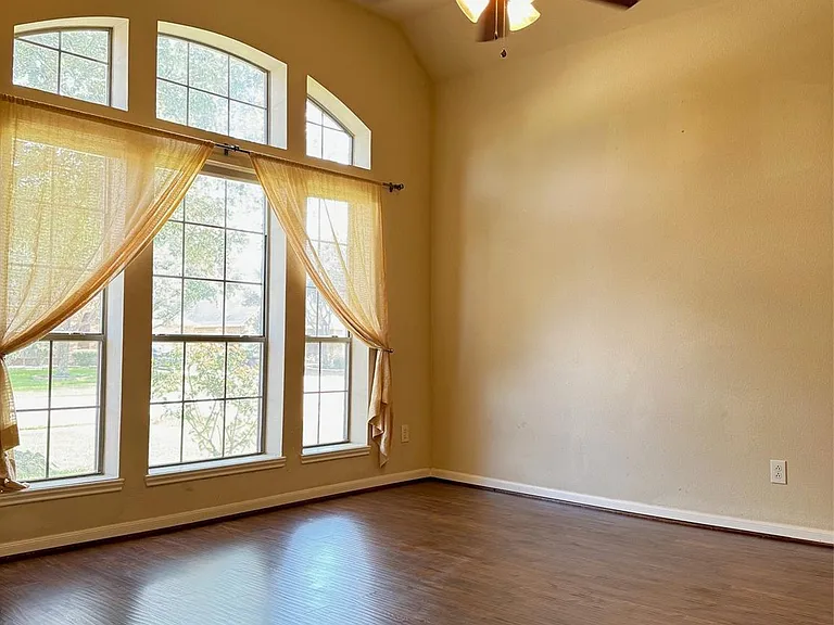 27926 Barberry Banks Ln — Photo 31
