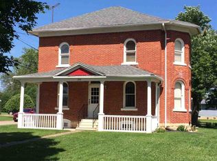 300 S Locust St, Edgewood, IA 52042