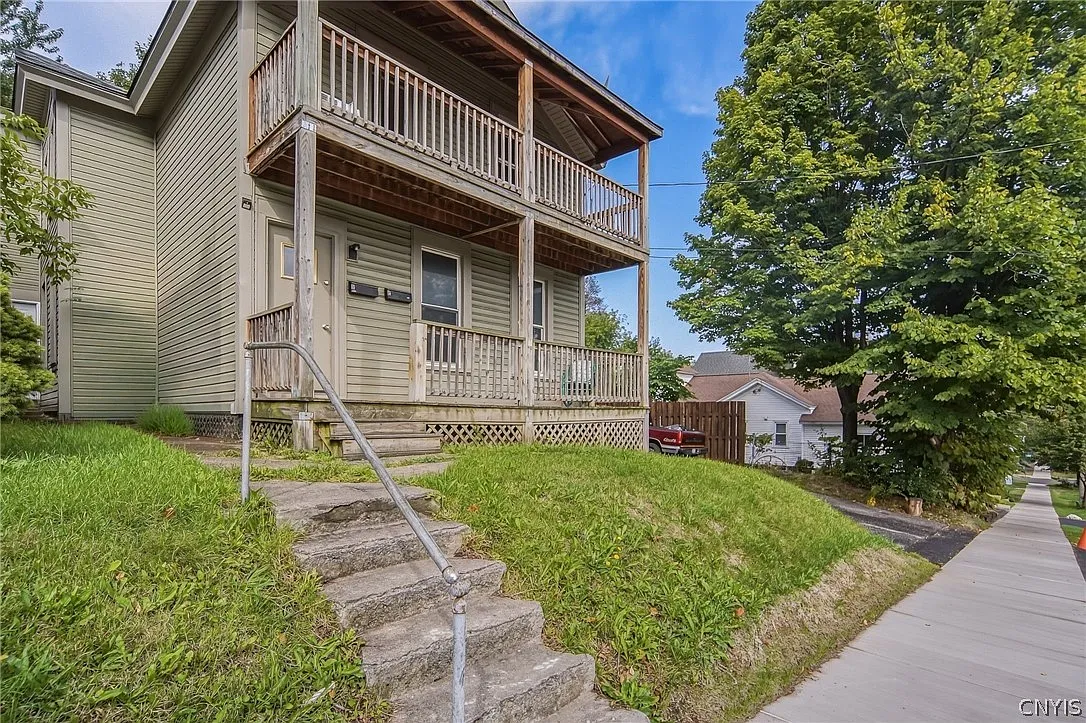 2 bed, 1.0 bath, 1888 sqft, $1,400 — Photo 2