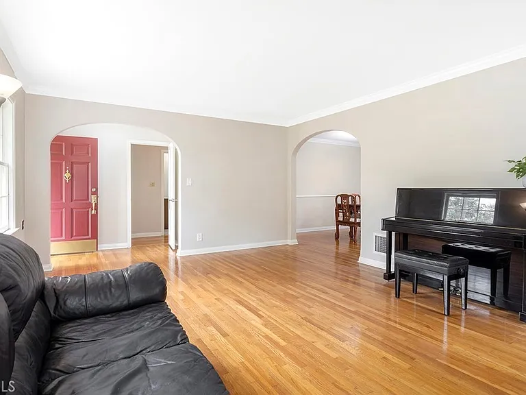 2963 Sheffield Rd — Photo 3