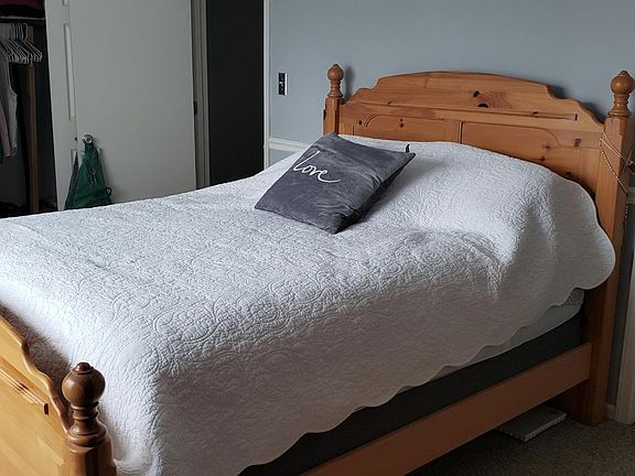 Master with Queen Bed