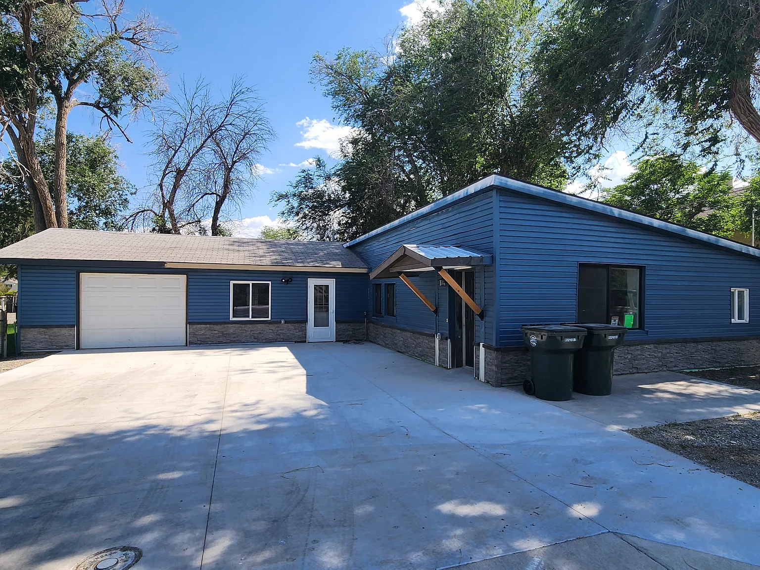 3 bed, 1307 sqft, $1,950 — Photo 1