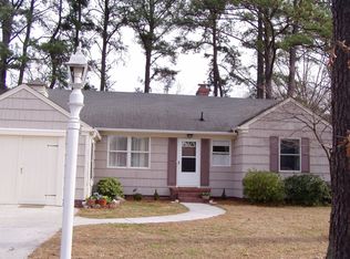 5918 McGinnis Cir, Norfolk, VA 23502